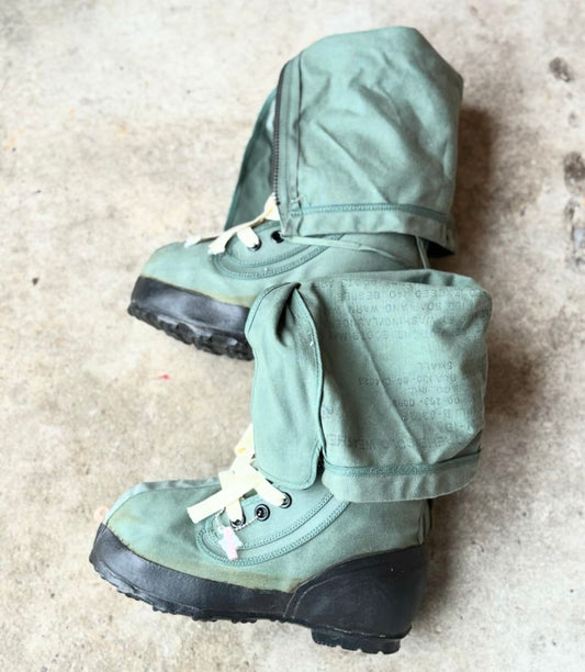 Vintage 1970s Muk Pilot Boots